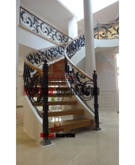 پله گردچوبی لوکس و نرده فرفورژه  